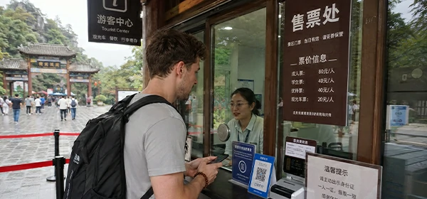 China food delivery and ticket booking guide for foreign tourists using local apps and reservations